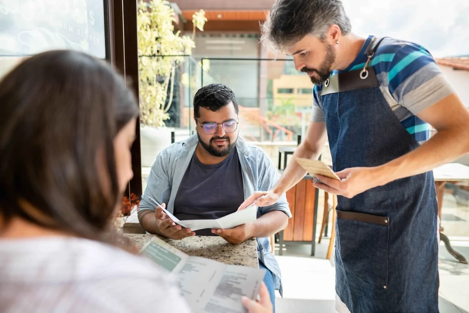 Restaurant Allergy Laws: Food Information, Staff Duties and Emergency Response